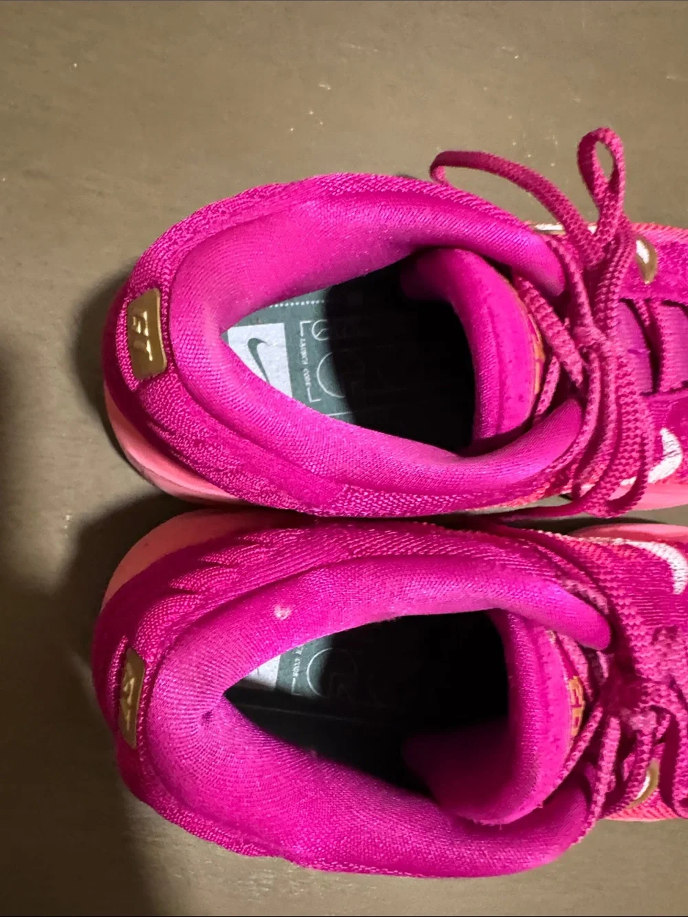 Nike Women's Air Zoom GT Hustle 3 Bright Pink Knit Running Sneakers size 10